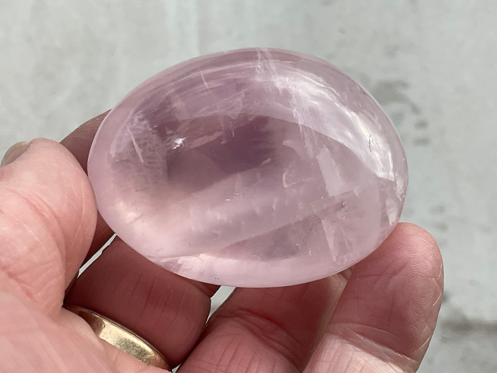 85g Rose Quartz Palmstone 4C