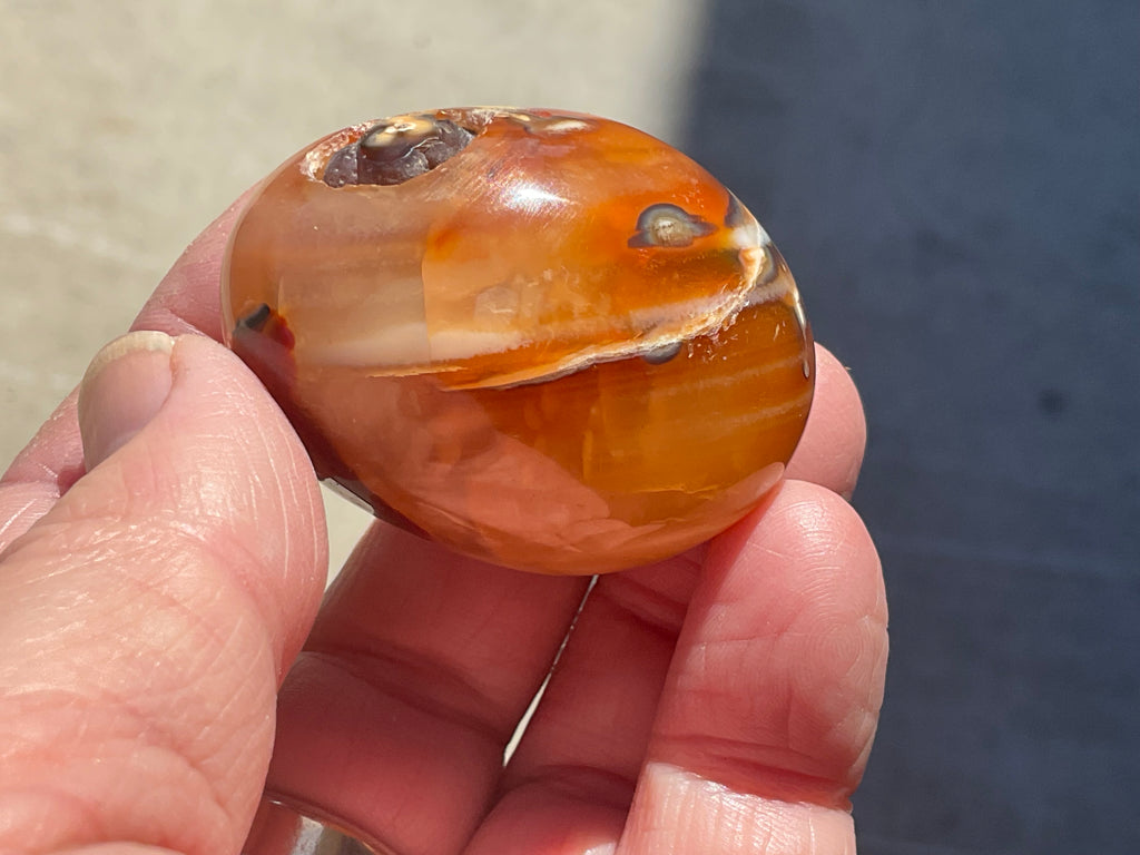 66g Carnelian Orca Agate Palmstone 1A