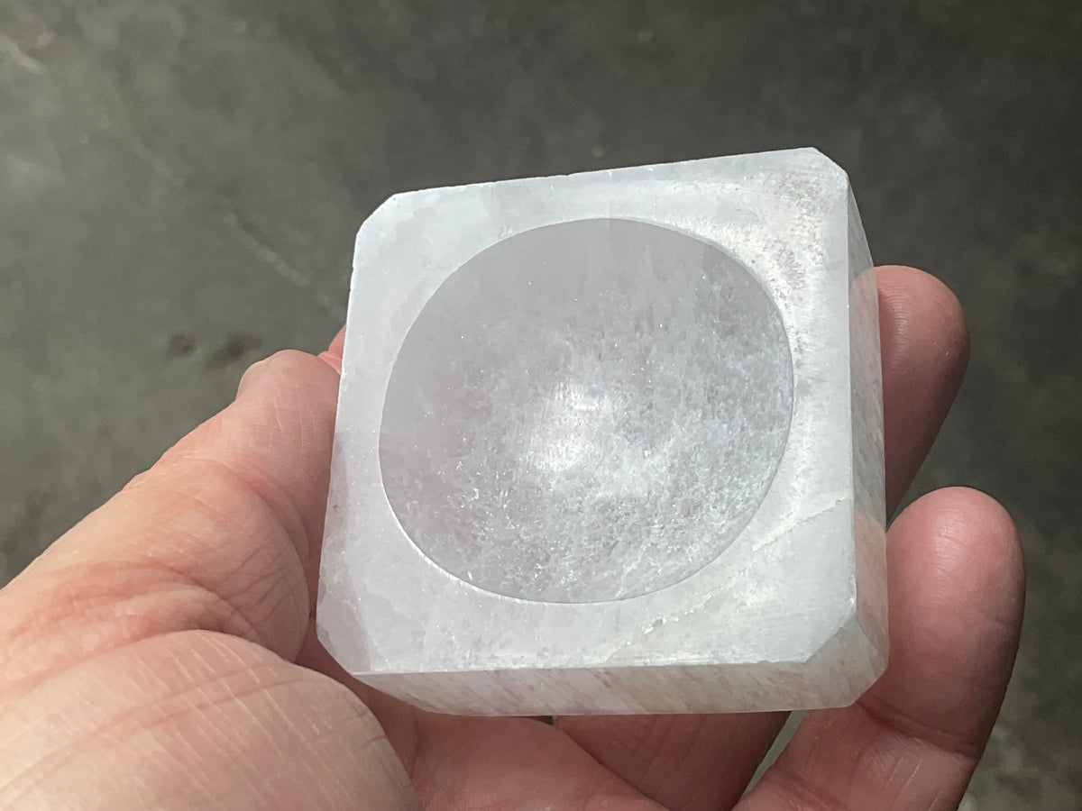 Selenite Sphere Holder
