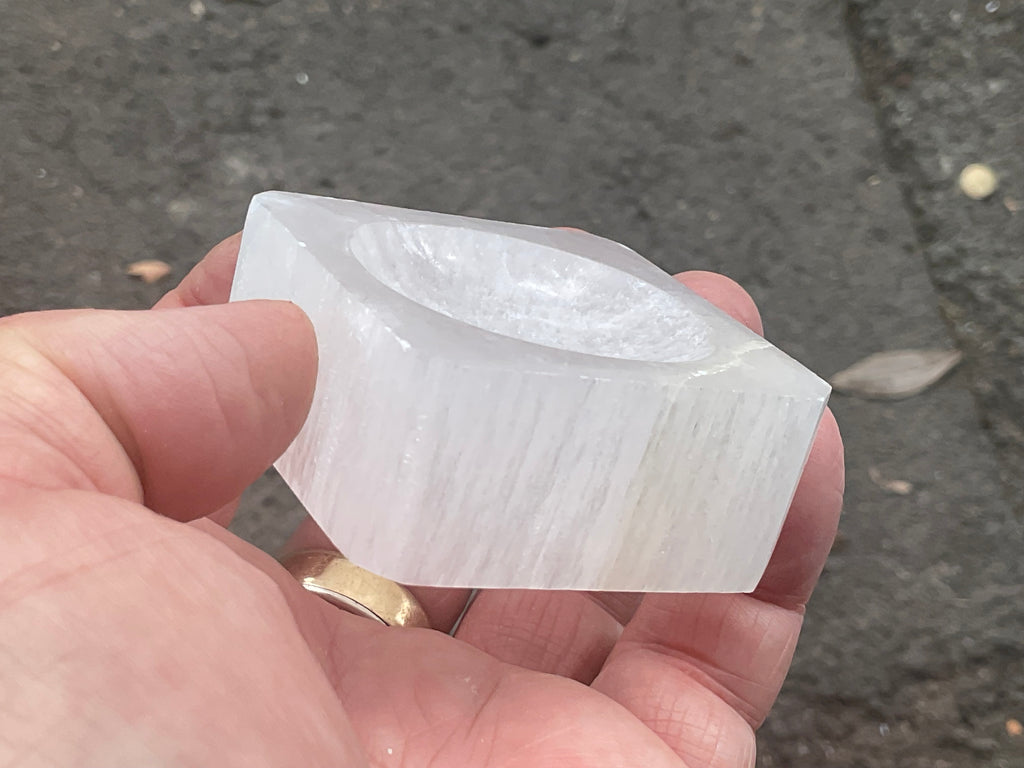 Selenite Sphere Holder