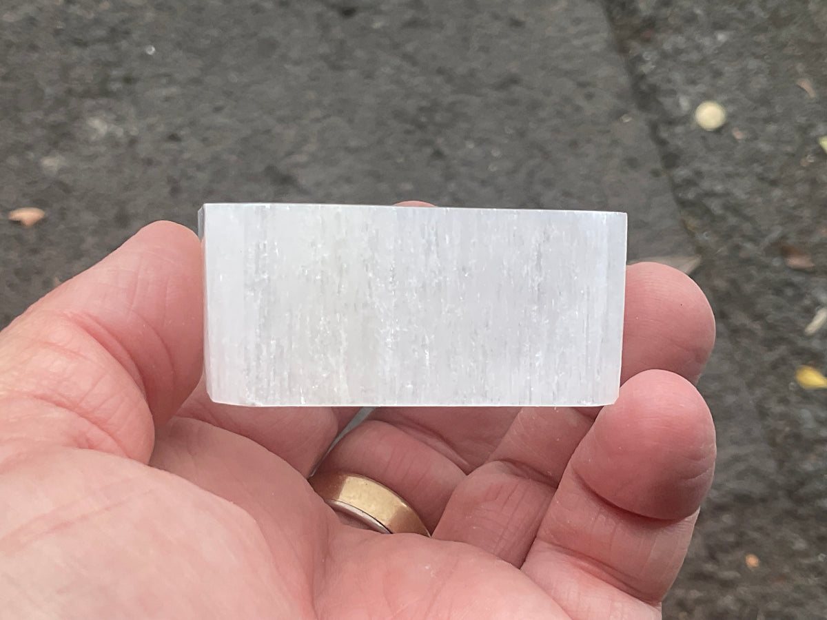 Selenite Sphere Holder