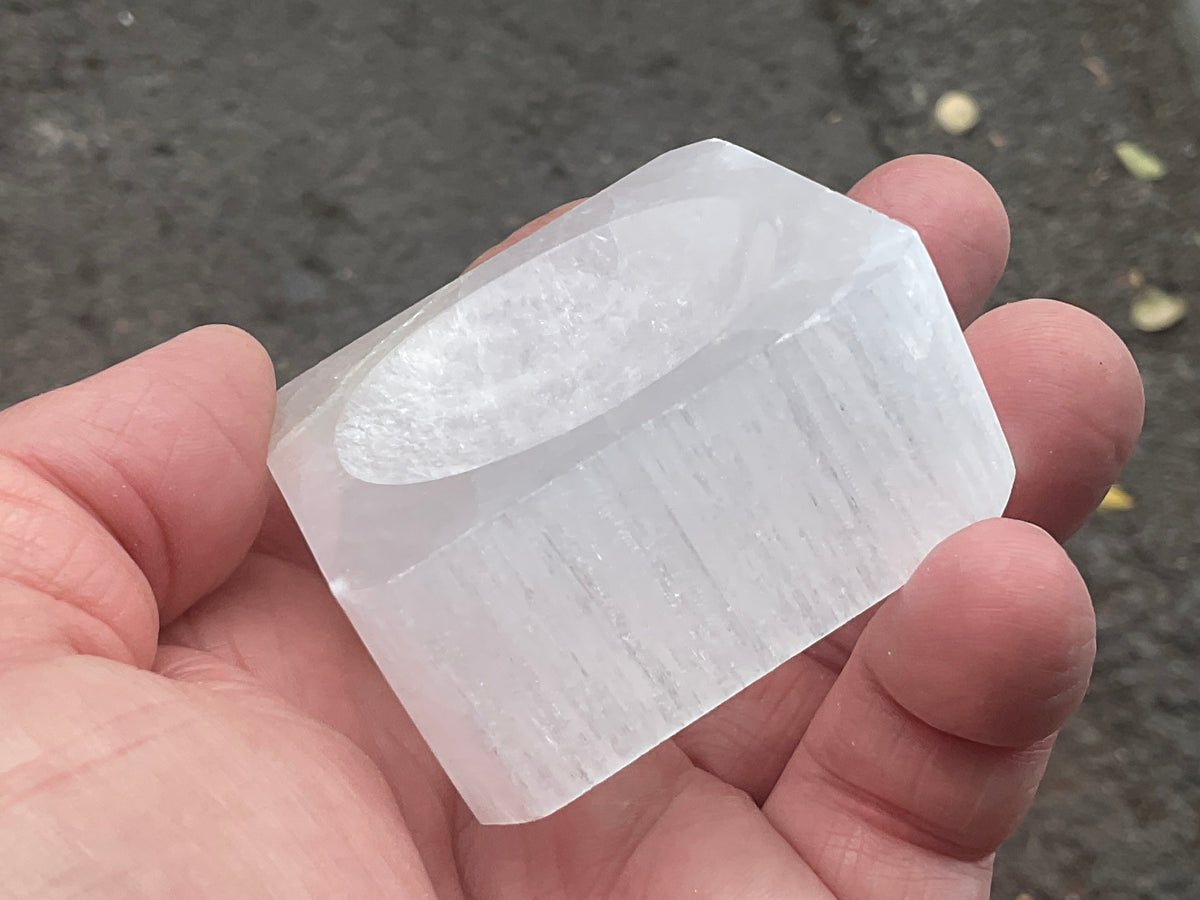 Selenite Sphere Holder