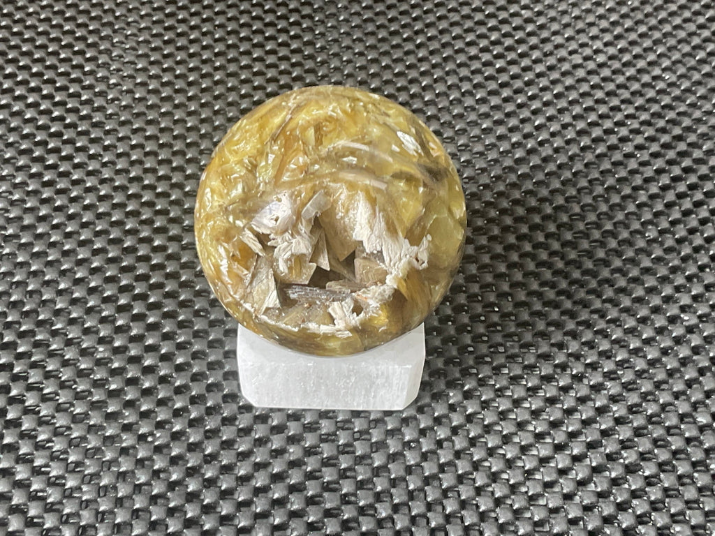 Selenite Sphere Holder