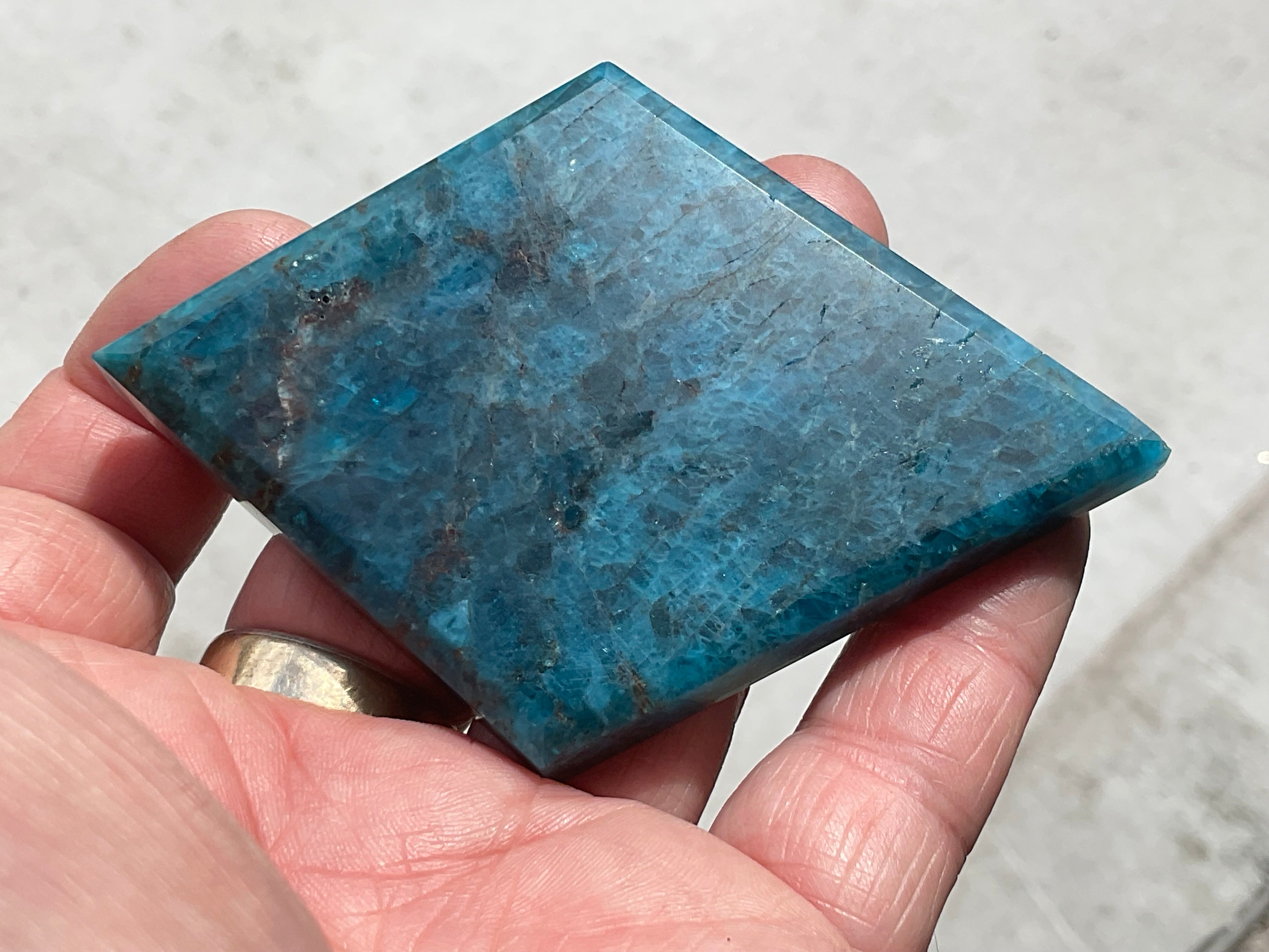 92g Blue Apatite Polished Diamond with stand 4A