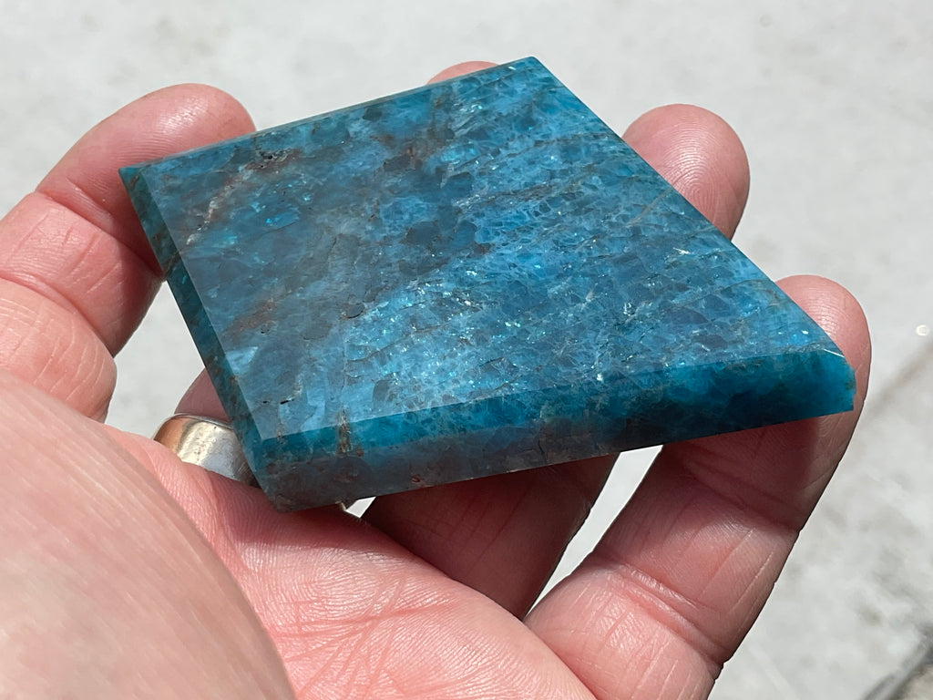 92g Blue Apatite Polished Diamond with stand 4A