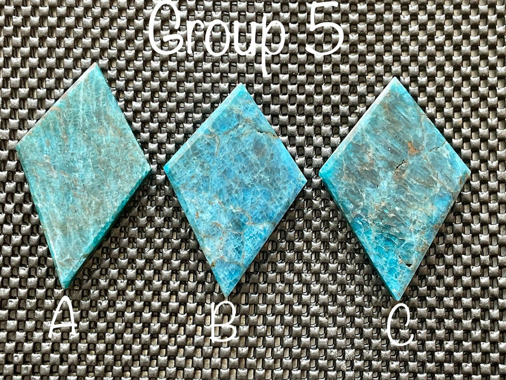 104g Blue Apatite Polished Diamond with stand 5C