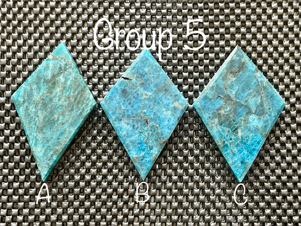 94g Blue Apatite Polished Diamond with stand 5A