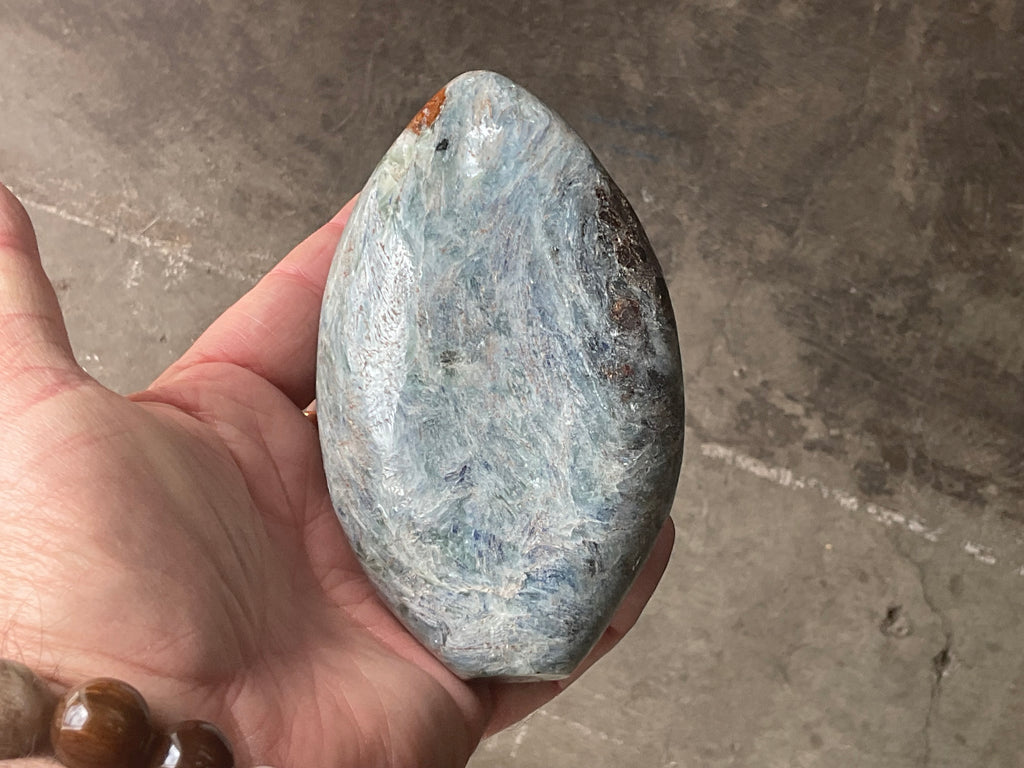 513g Polished Blue/Green Kyanite Teardrop Freeform 2A
