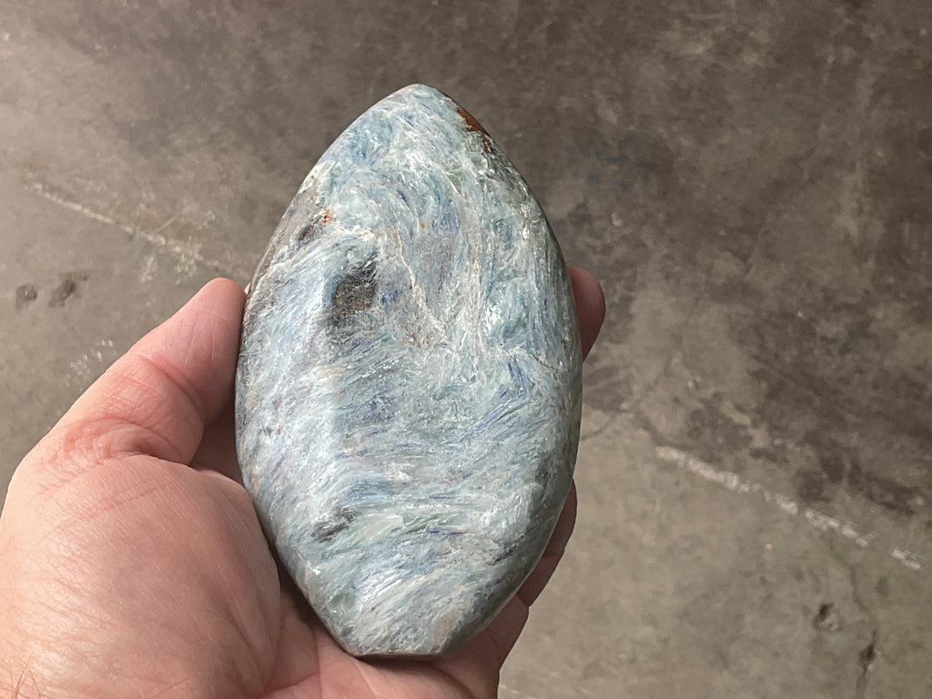 513g Polished Blue/Green Kyanite Teardrop Freeform 2A