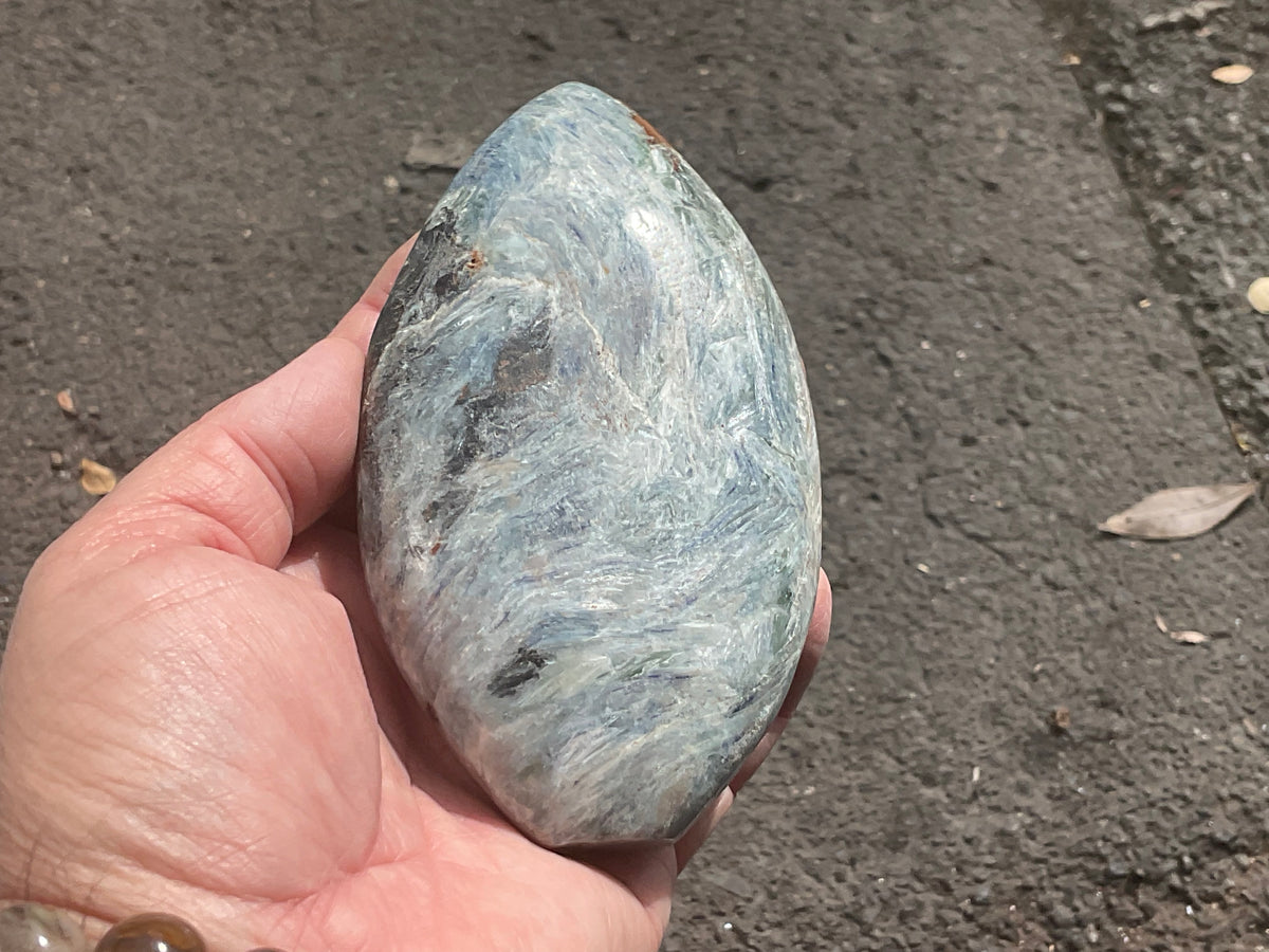 513g Polished Blue/Green Kyanite Teardrop Freeform 2A