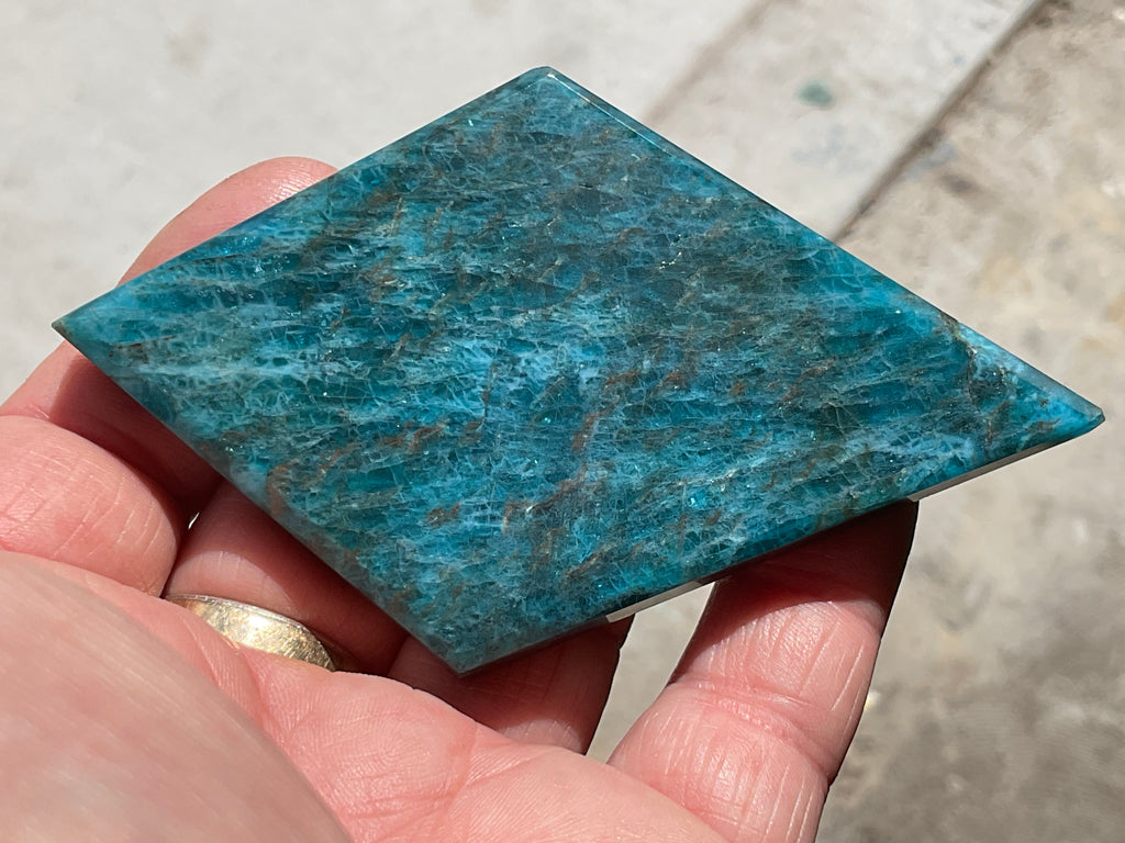 94g Blue Apatite Polished Diamond with stand 5A