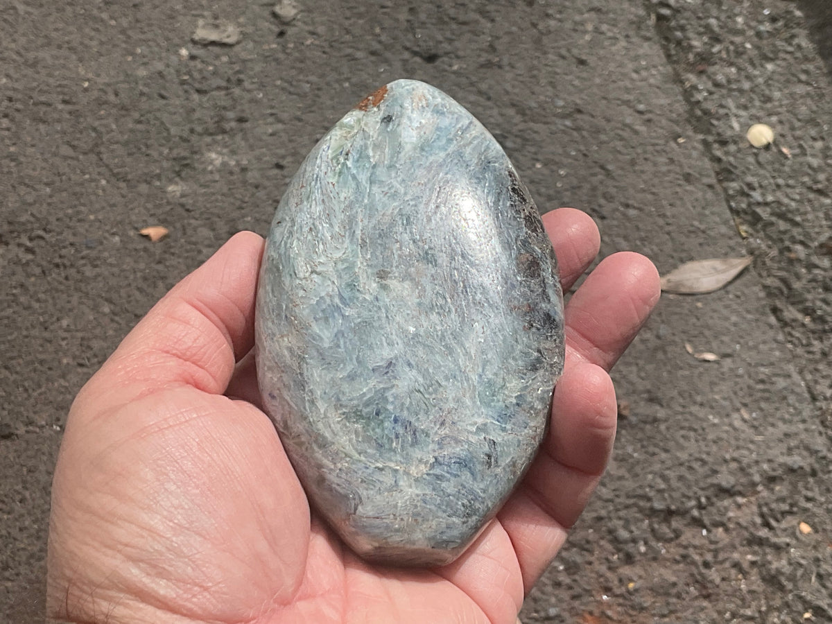 513g Polished Blue/Green Kyanite Teardrop Freeform 2A