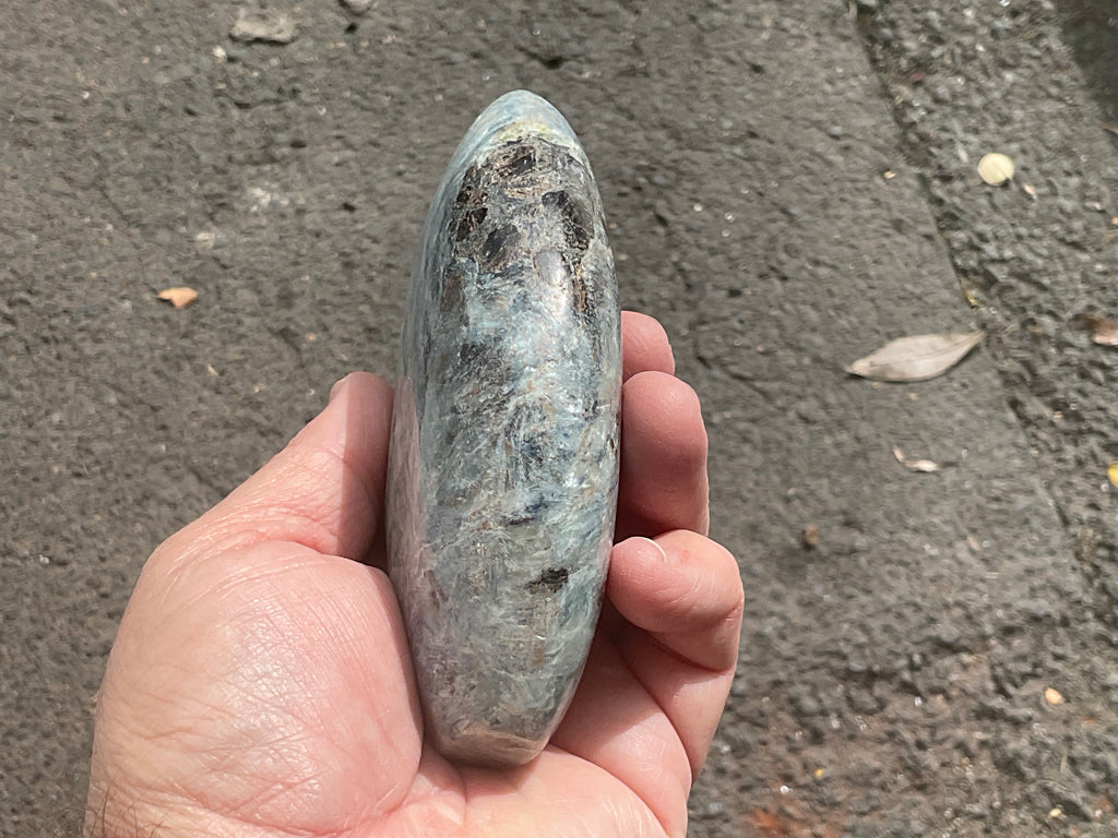 513g Polished Blue/Green Kyanite Teardrop Freeform 2A