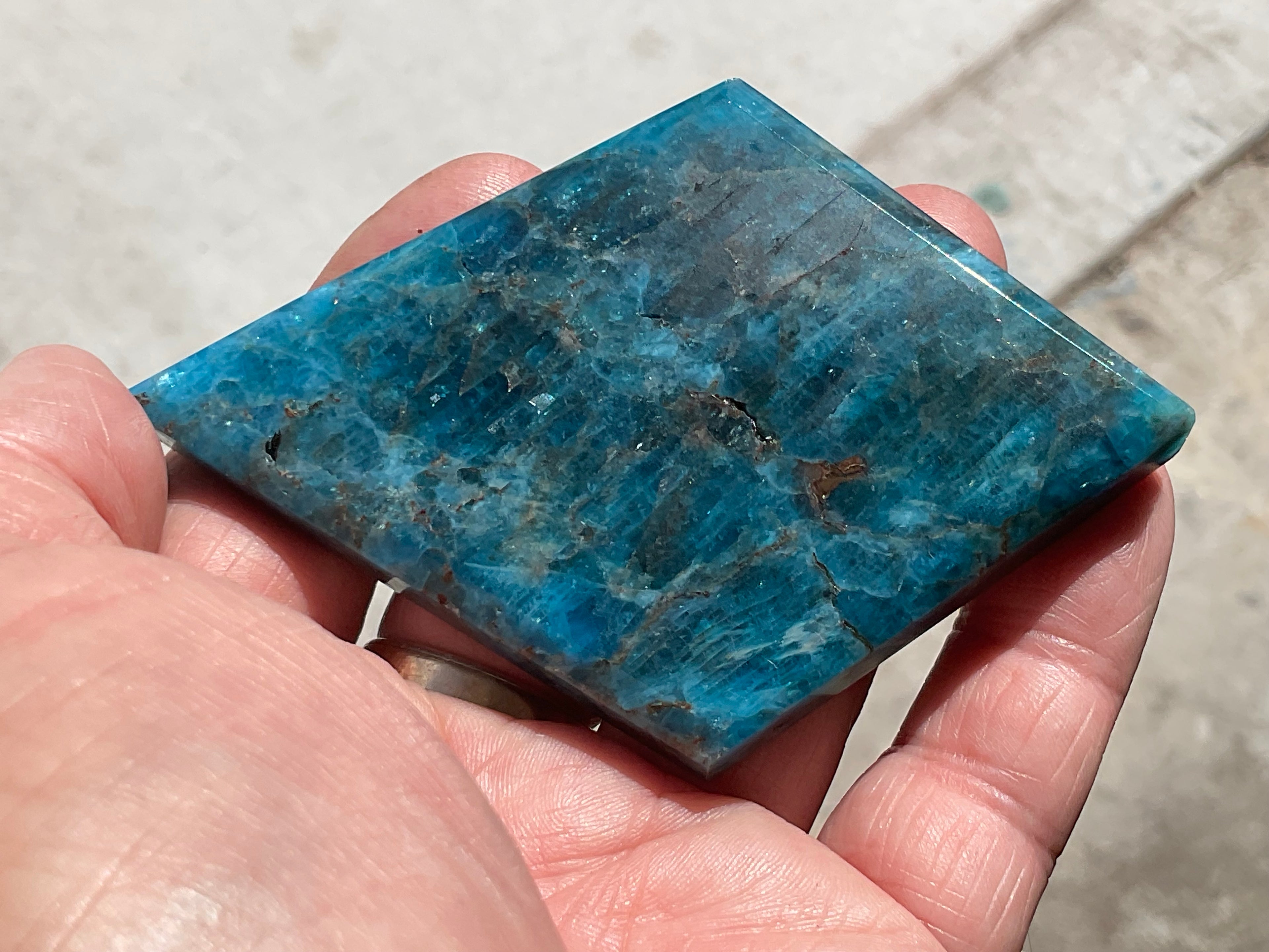 104g Blue Apatite Polished Diamond with stand 5C