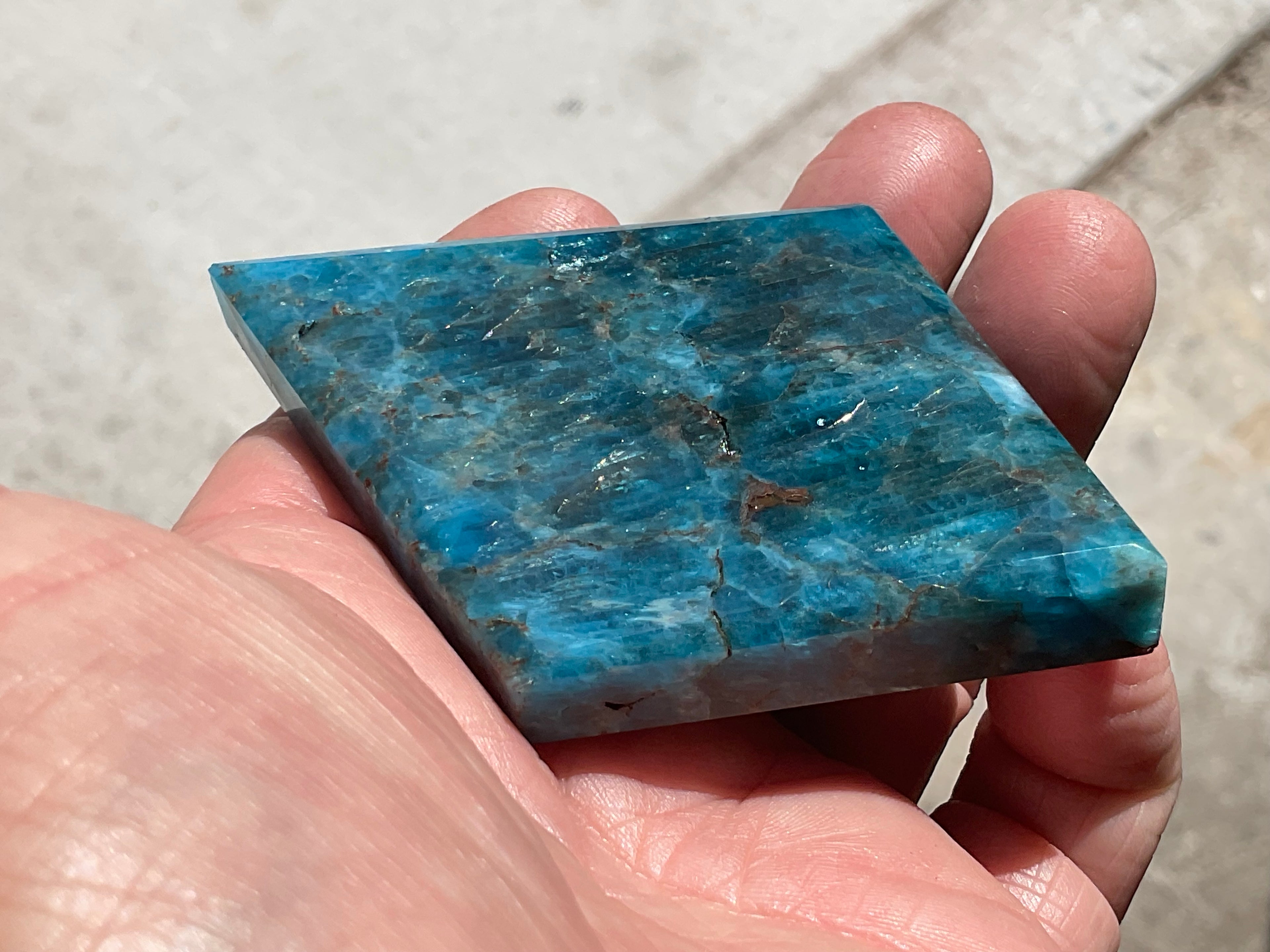 104g Blue Apatite Polished Diamond with stand 5C