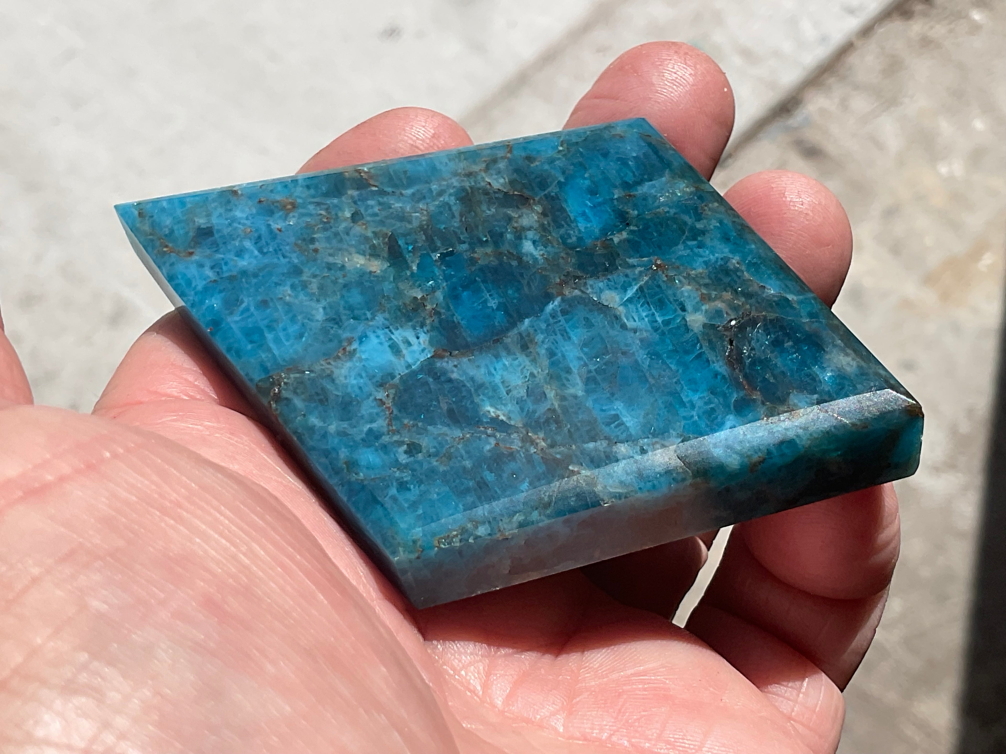 104g Blue Apatite Polished Diamond with stand 5C