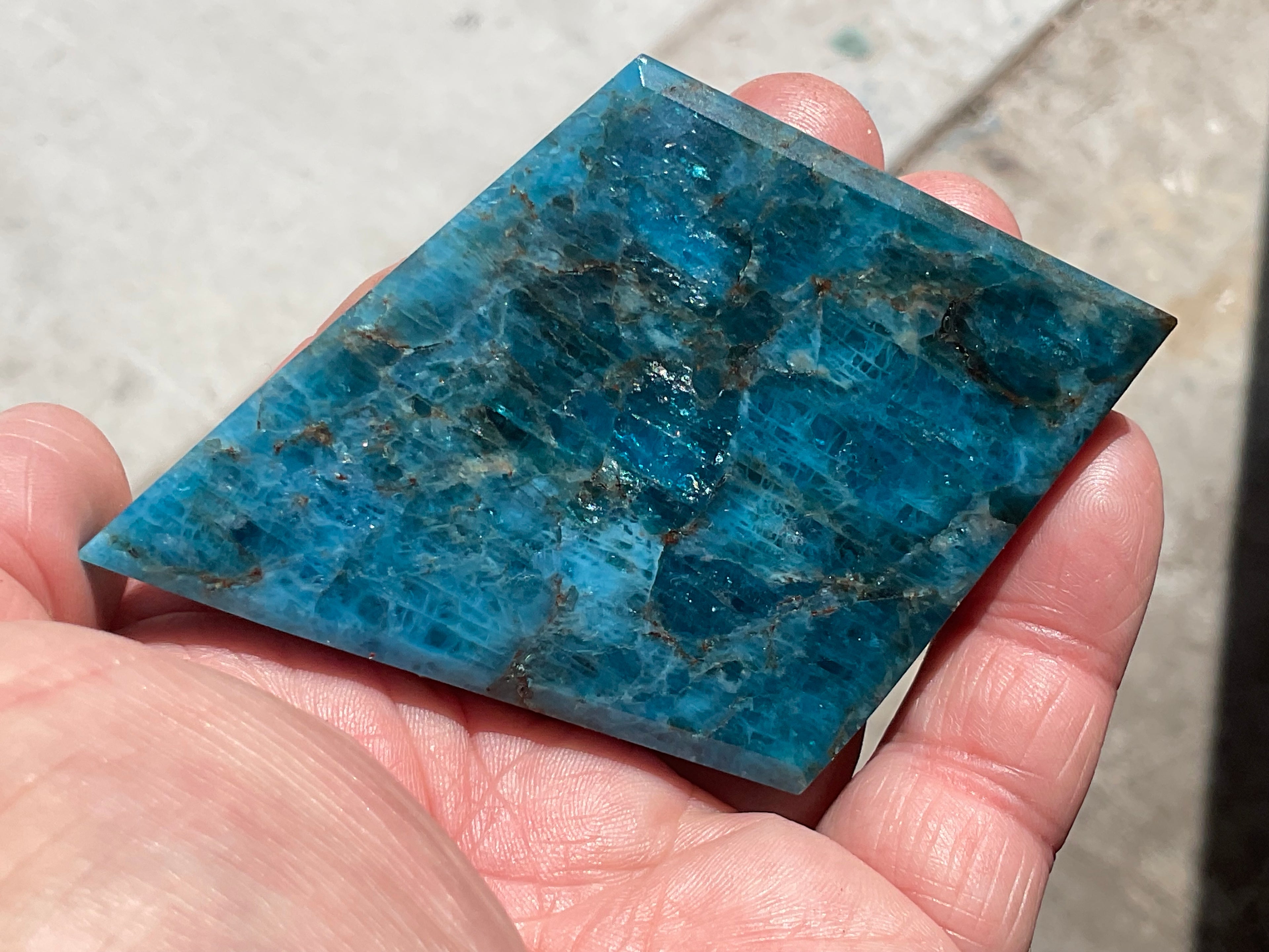 104g Blue Apatite Polished Diamond with stand 5C