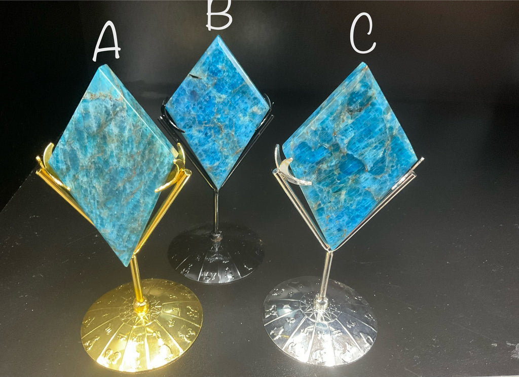 94g Blue Apatite Polished Diamond with stand 5A