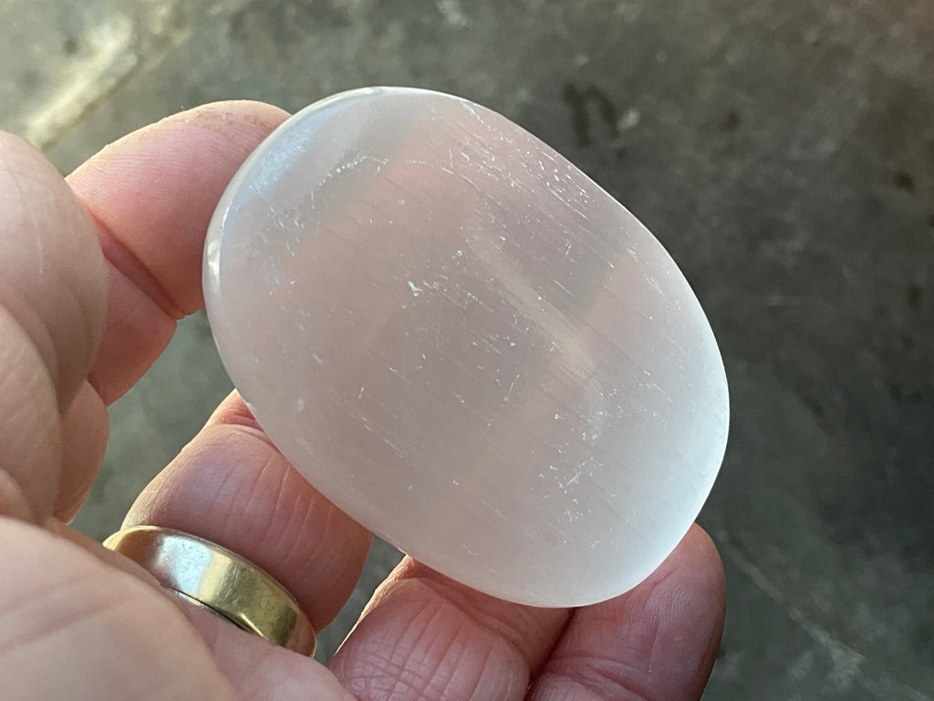 67g Selenite Palmstone 1C