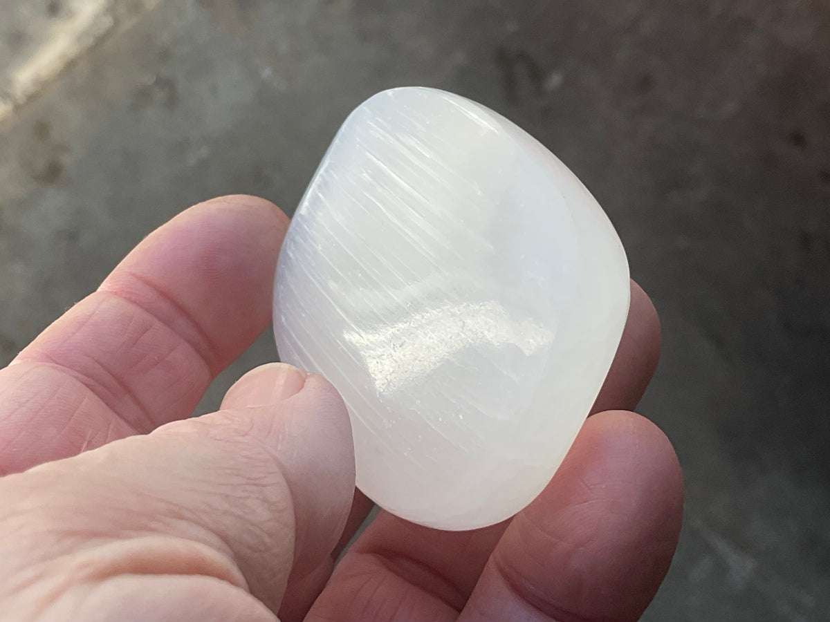 67g Selenite Palmstone 1C