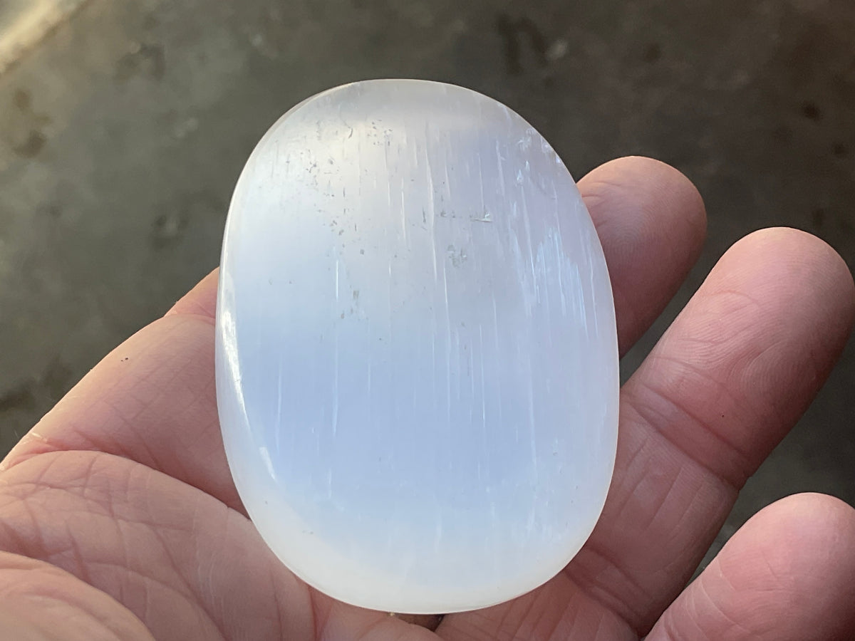 67g Selenite Palmstone 1C