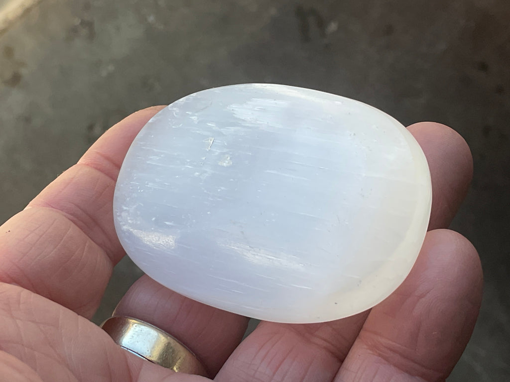 67g Selenite Palmstone 1C