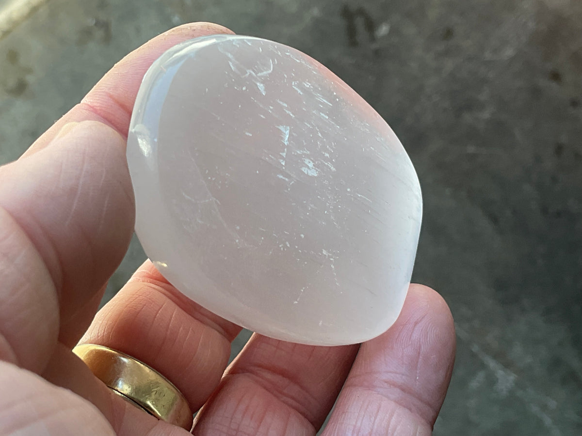 67g Selenite Palmstone 1C