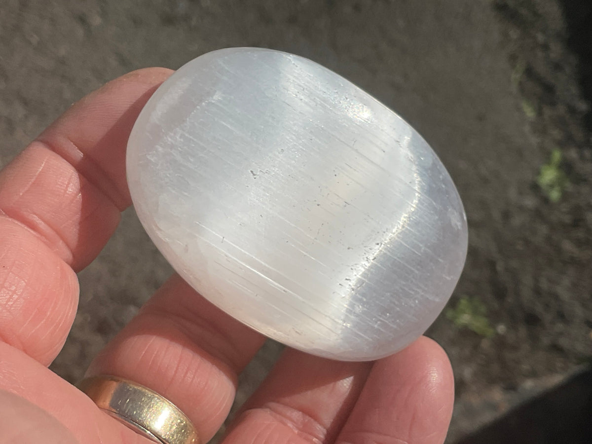 67g Selenite Palmstone 1C