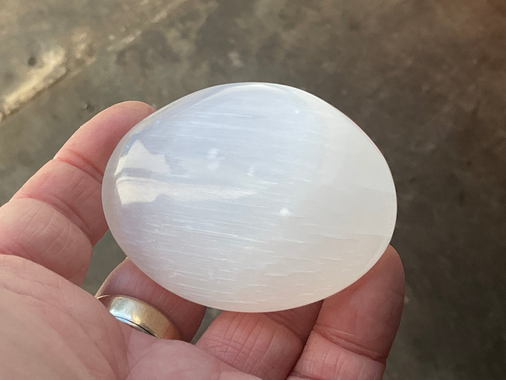 99g Selenite Palmstone 3A