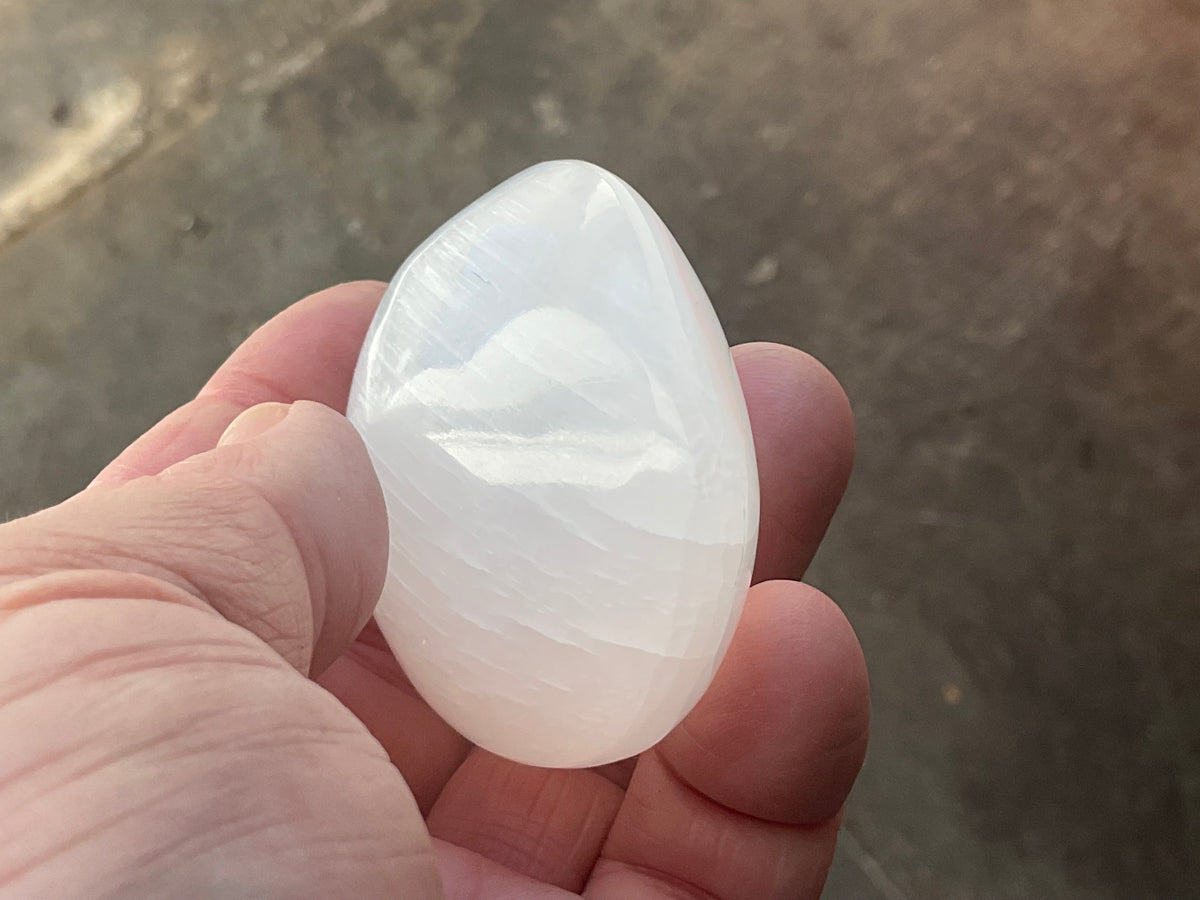 99g Selenite Palmstone 3A