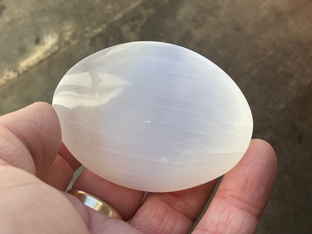 99g Selenite Palmstone 3A