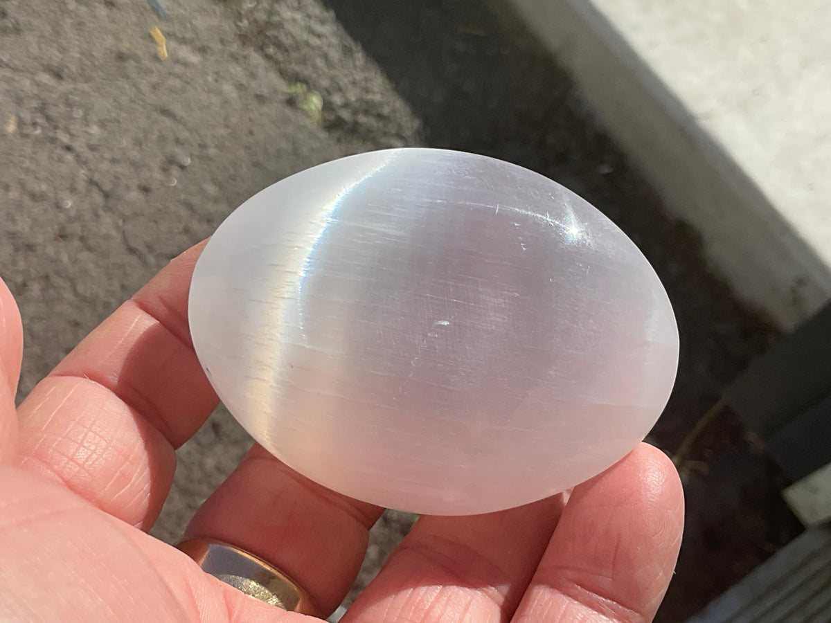 99g Selenite Palmstone 3A