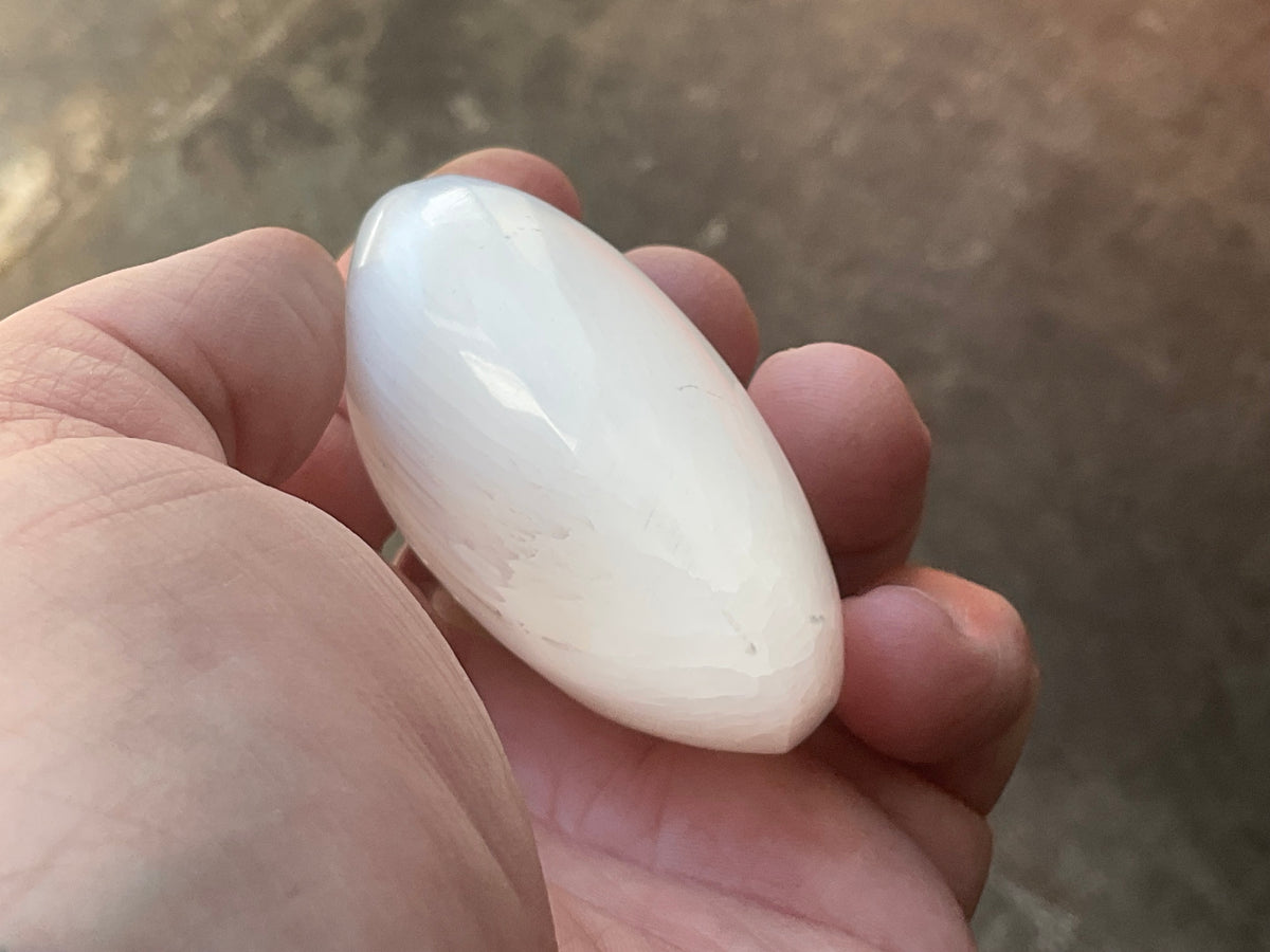 114g Selenite Palmstone 3D