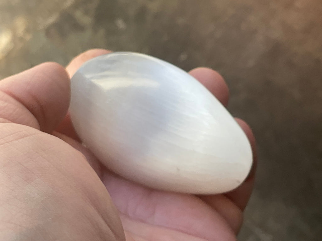 114g Selenite Palmstone 3D