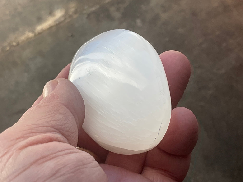 104g Selenite Palmstone 3E
