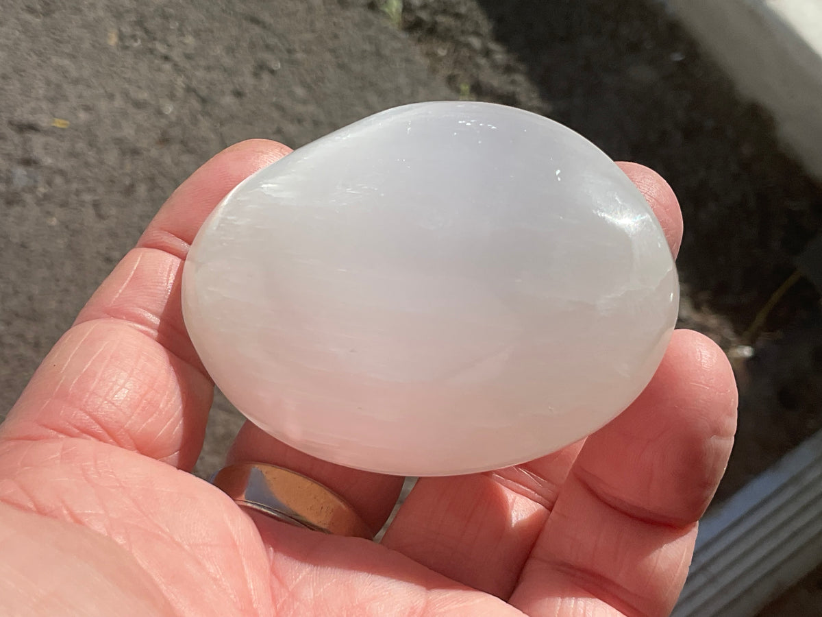 104g Selenite Palmstone 3E