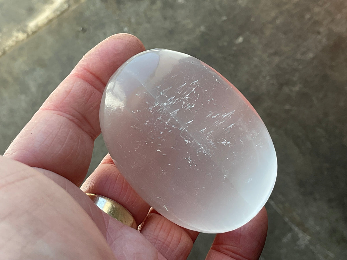110g Selenite Palmstone 4D