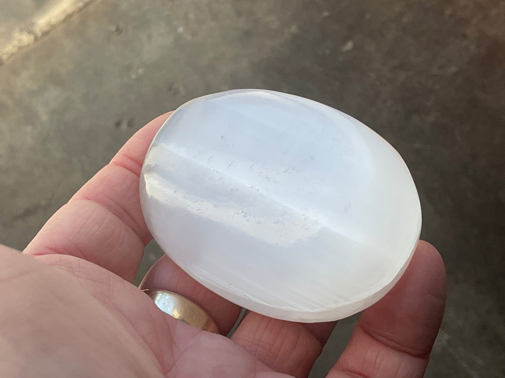 110g Selenite Palmstone 4D