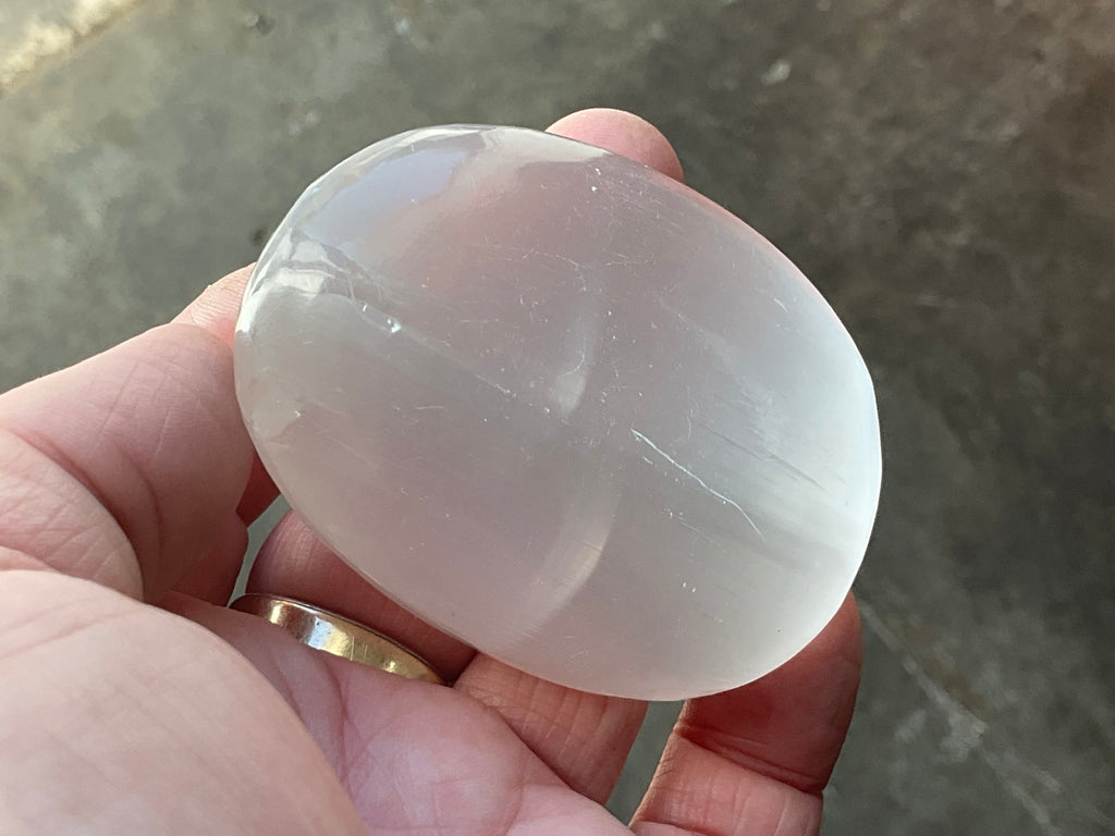 110g Selenite Palmstone 4D