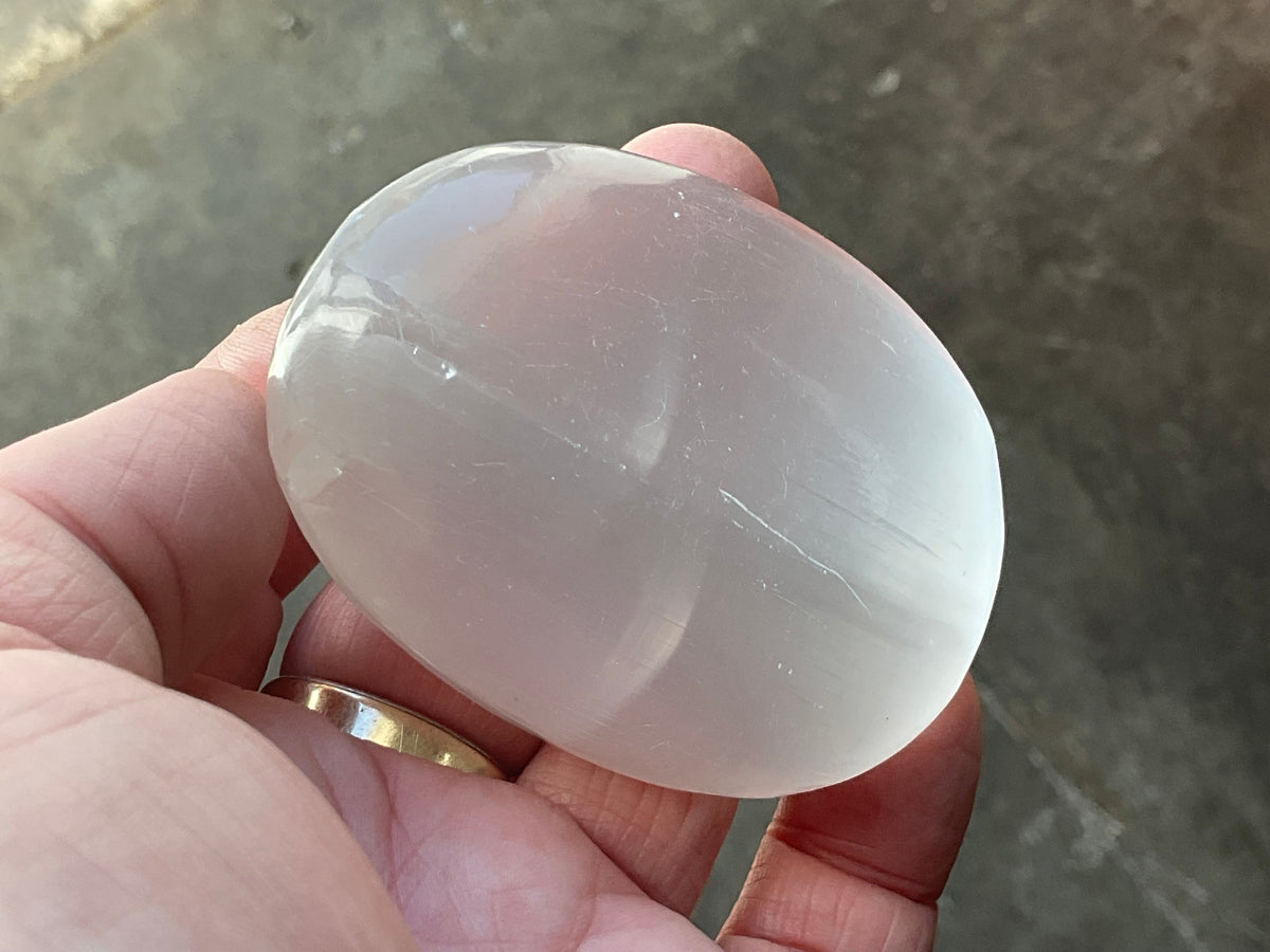 110g Selenite Palmstone 4D