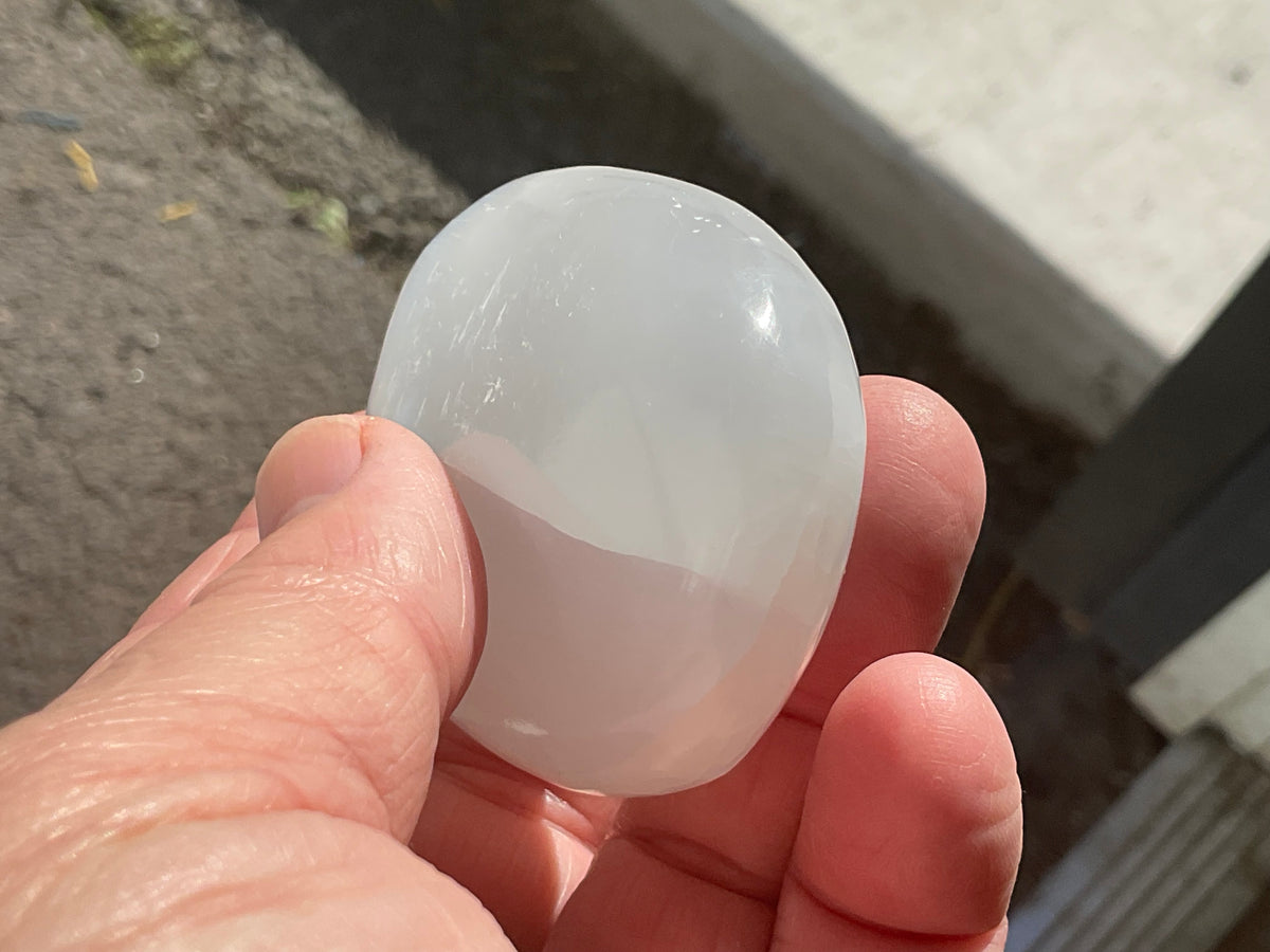 110g Selenite Palmstone 4D
