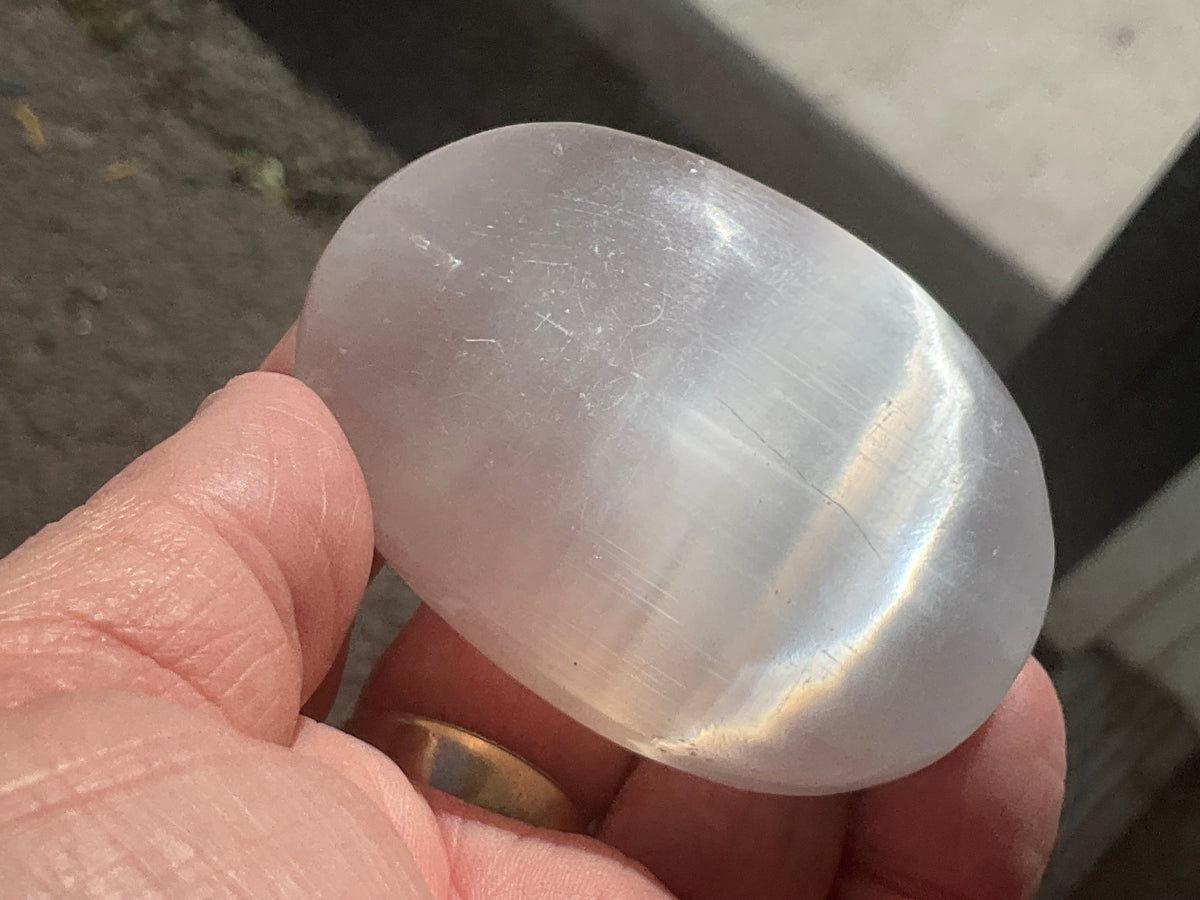 110g Selenite Palmstone 4D