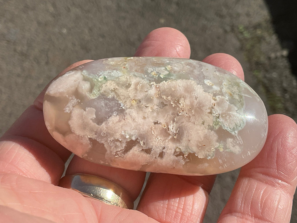 76g Flower Agate Palmstone 8B