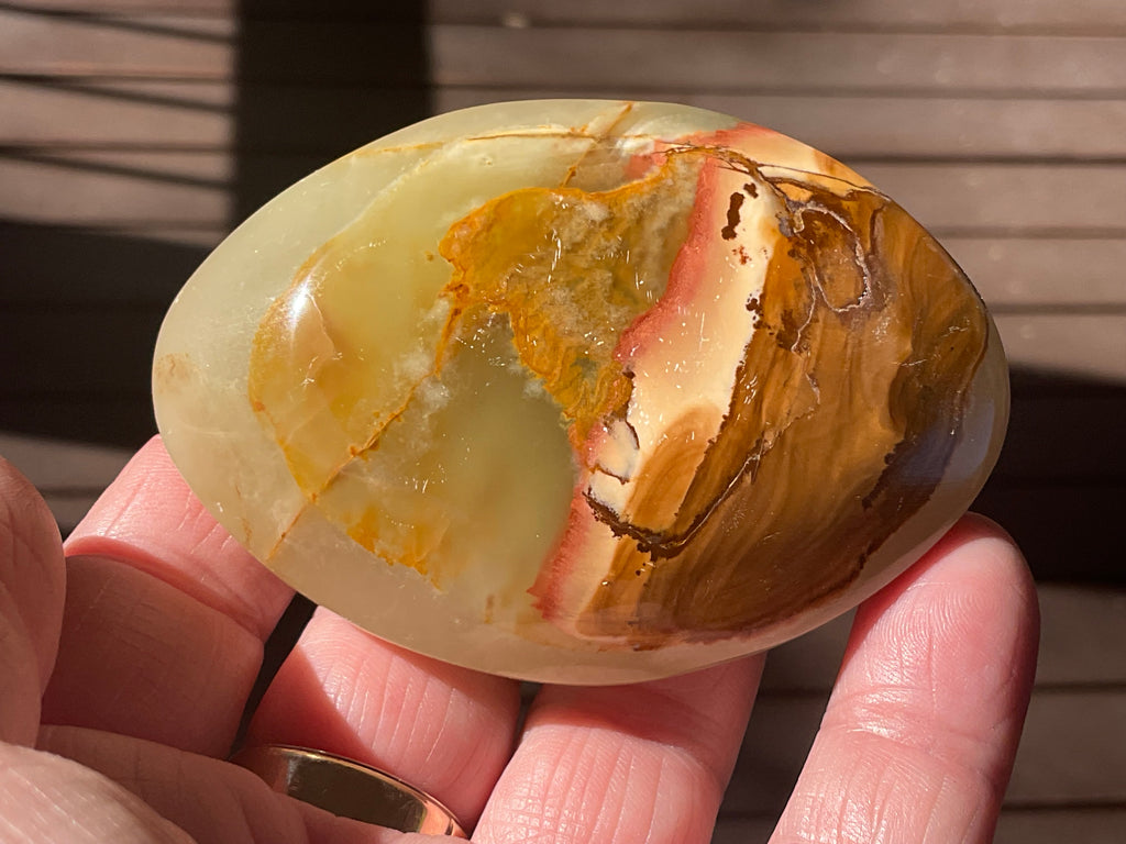 134g Green Banded Onyx (Calcite) Palmstone B
