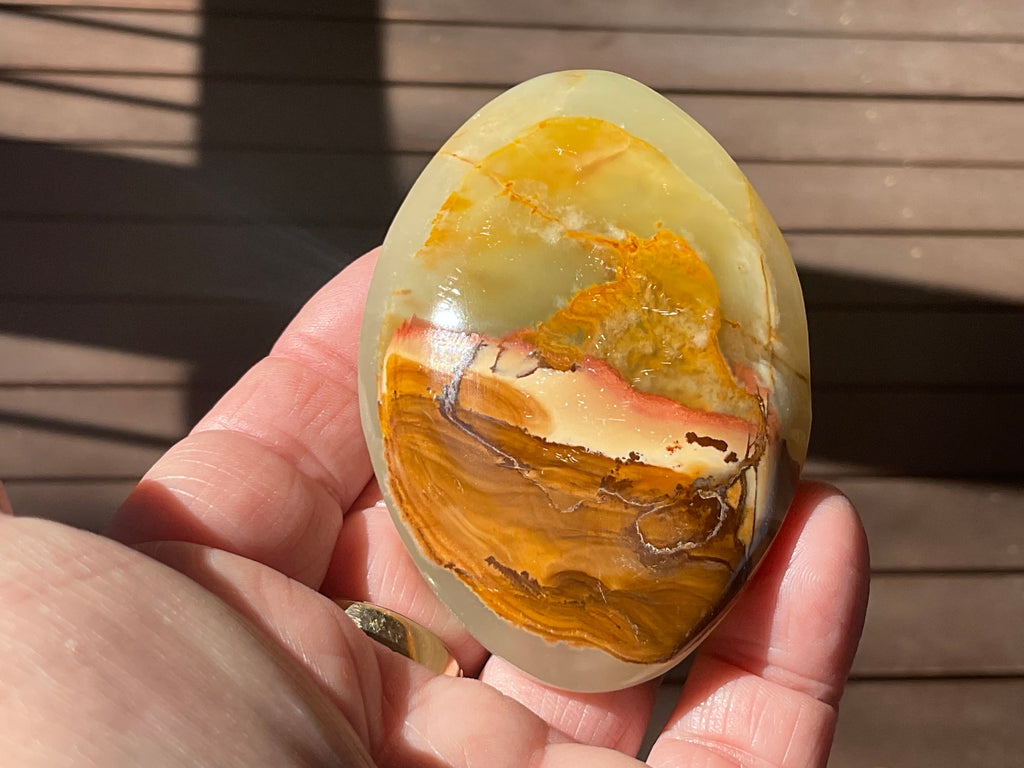 134g Green Banded Onyx (Calcite) Palmstone B