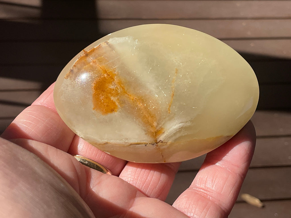 134g Green Banded Onyx (Calcite) Palmstone B