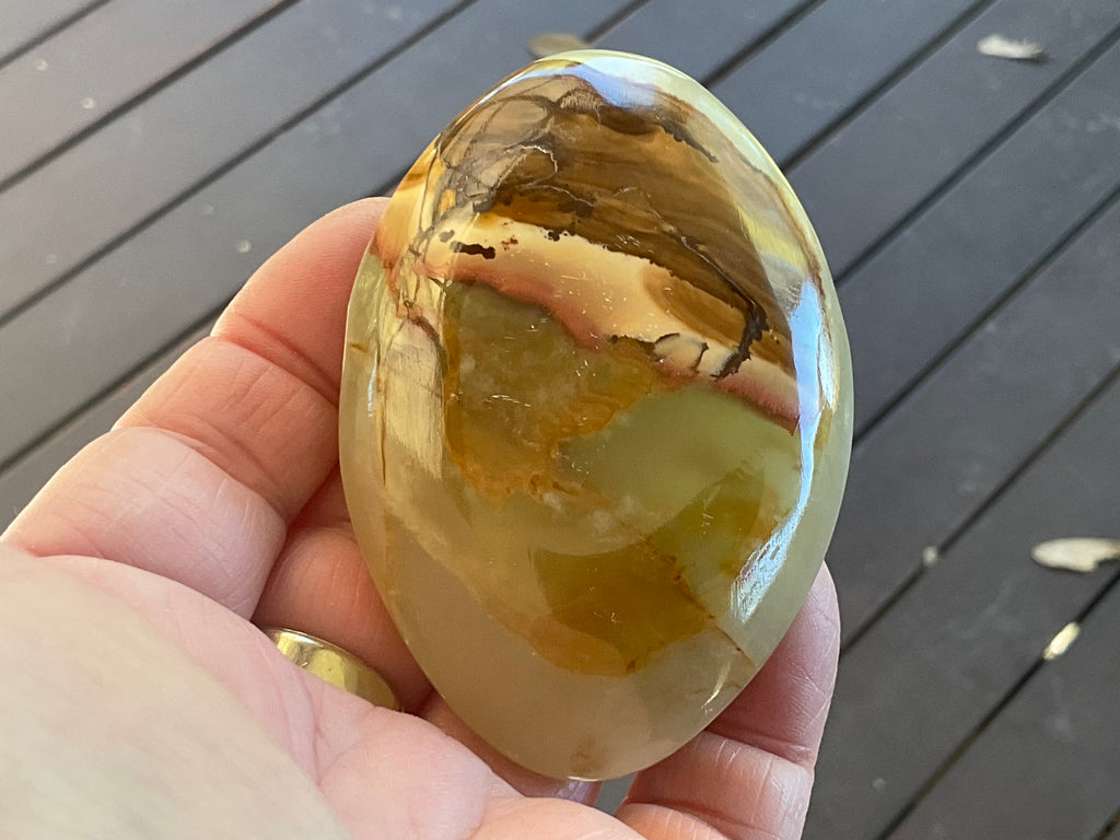 134g Green Banded Onyx (Calcite) Palmstone B