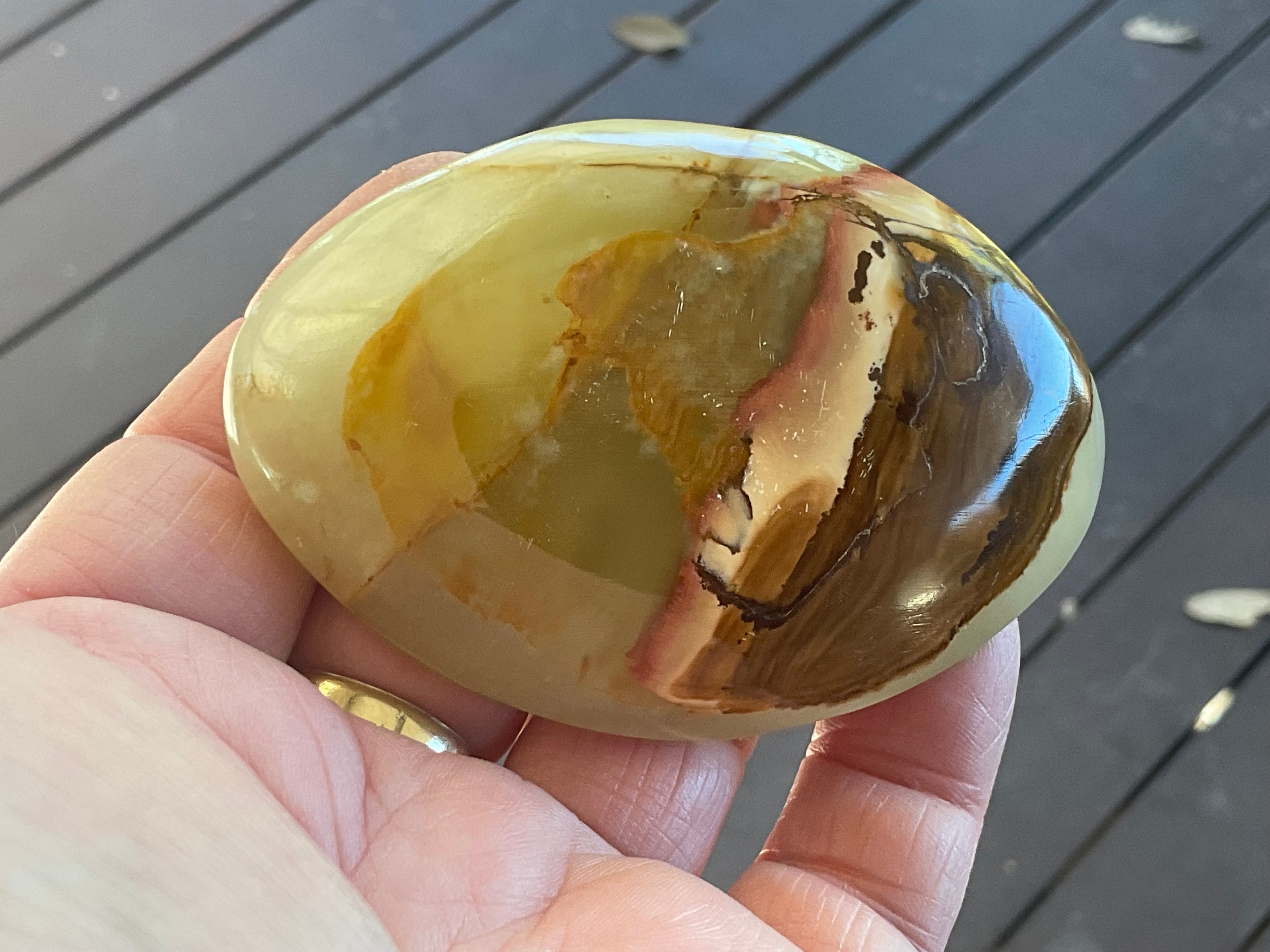 134g Green Banded Onyx (Calcite) Palmstone B