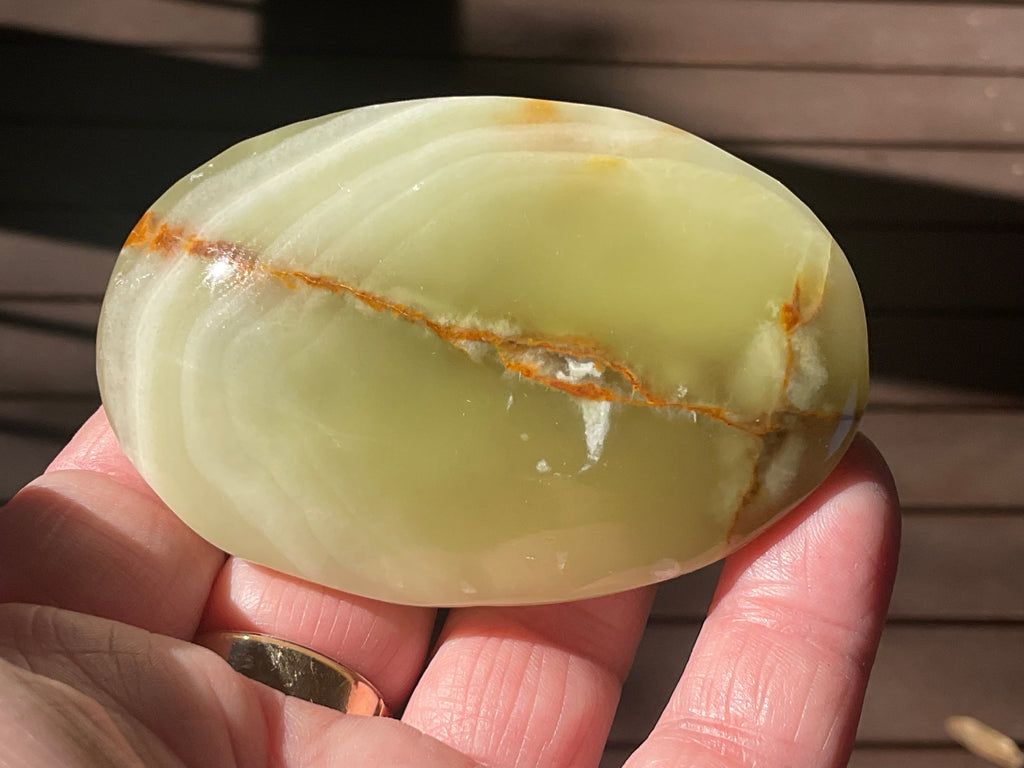 122g Green Banded Onyx (Calcite) Palmstone D