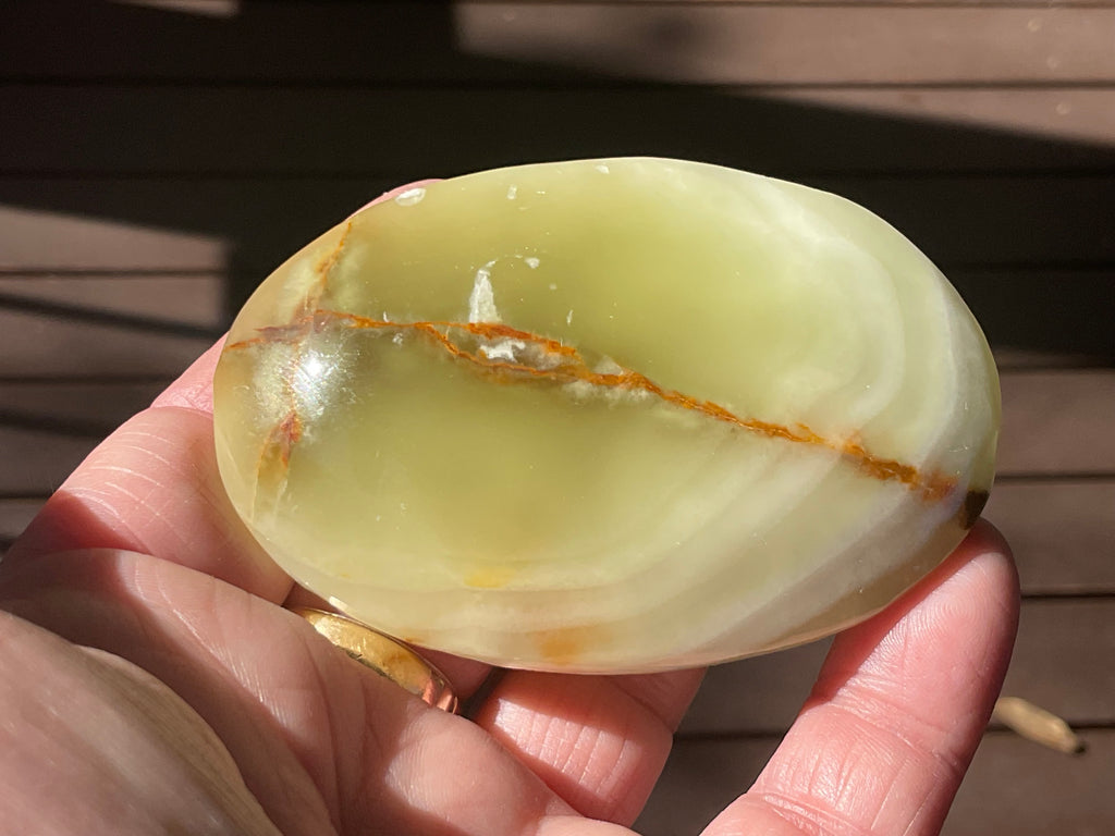 122g Green Banded Onyx (Calcite) Palmstone D